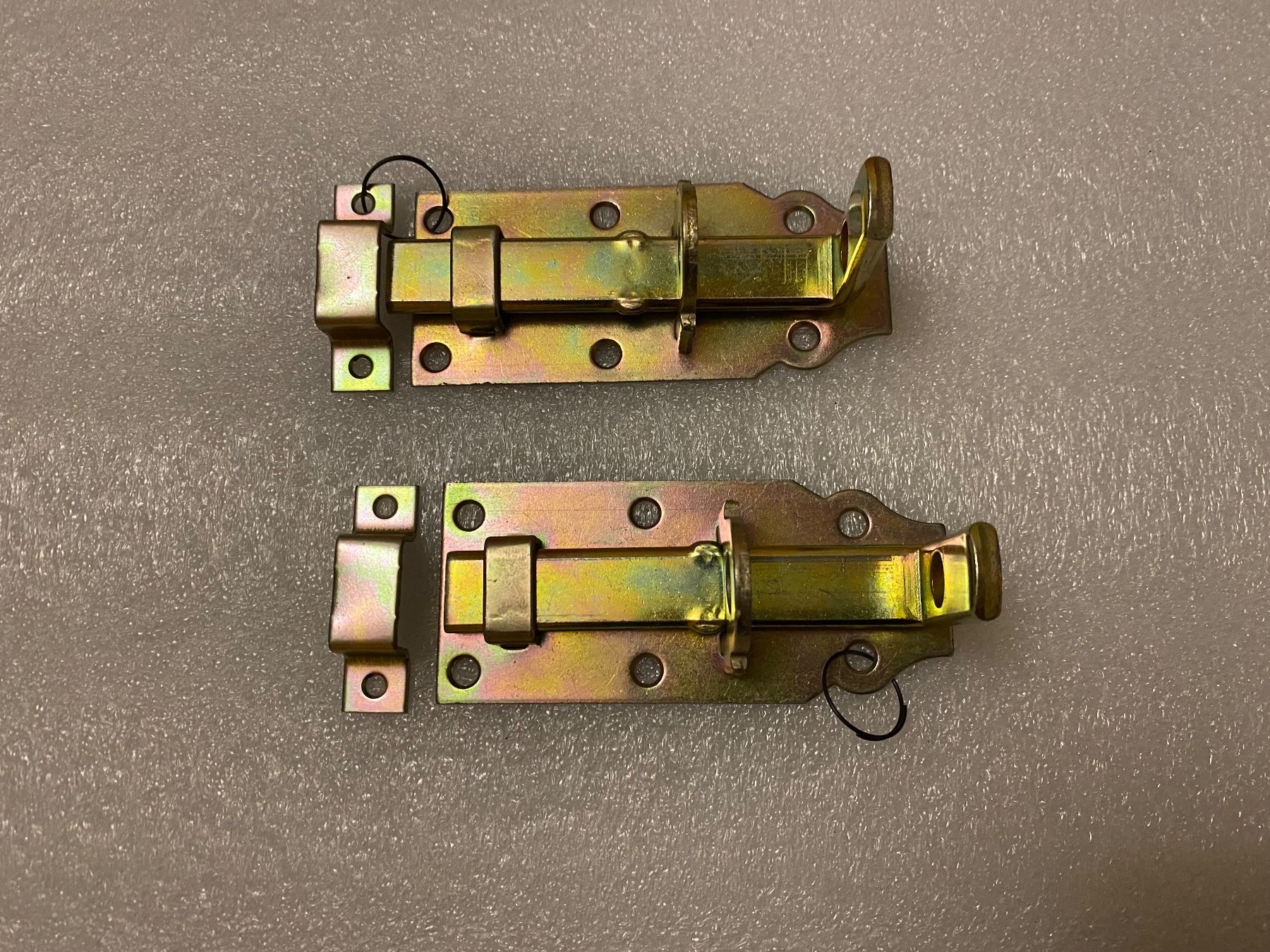 Ferramenta: 2 Fensterriegel 4 Oesenplatten – Nuovo (secondo la descrizione) da Berg TG venduto da Electrolux23 1