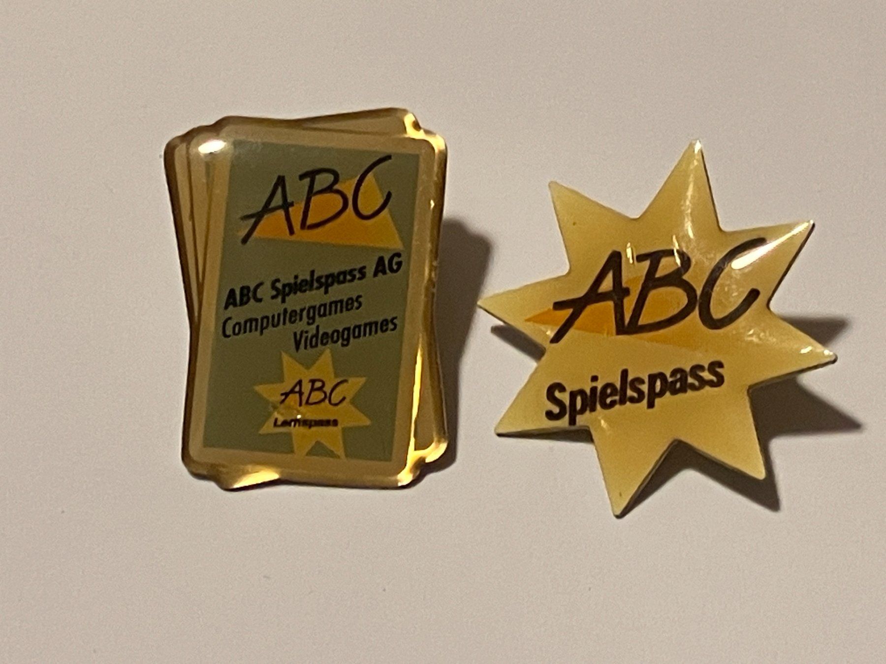 Placchette & Badge: 2 Pin ABC Spielspass – Usato da Basel venduto da djwwpp