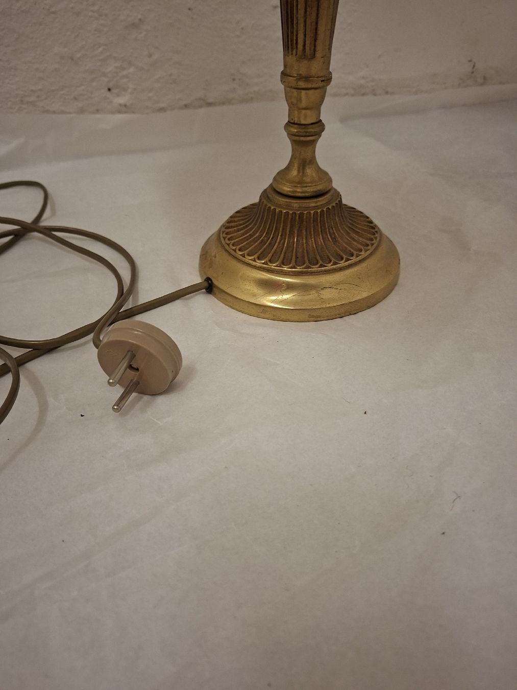 Lampen: Tischlampe Messing goldfarben mit Schirm  – Gebraucht aus Olten von Mezopotamya 5