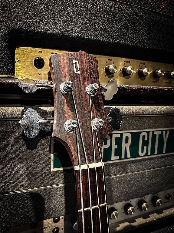 Musikinstrumente: Maben Bass by Laurent Letourneau – Neu (gemäss Beschreibung) aus Montreux von Alligator-AMPS 5