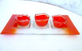 Glasteller mit drei Schüsseln