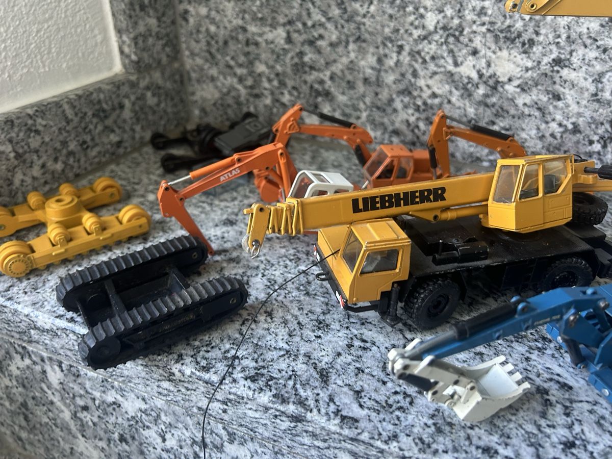Modellbausätze & Standmodelle: Konvult Bastelreste, 1:50 Baumaschinen – Defekt aus Horw von Tigercat635 5