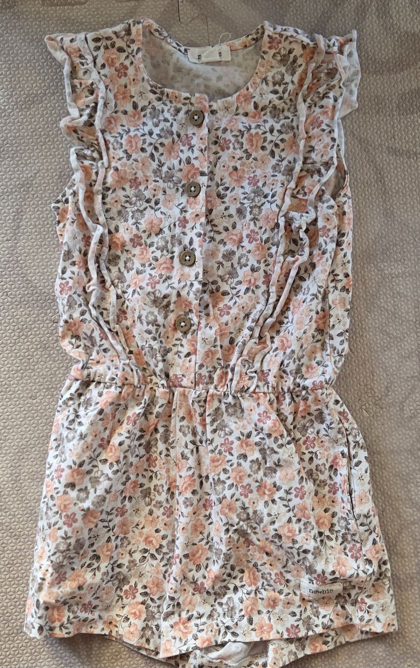 Jumpsuits: Newbie Einteiler, Gr. 104, Couvertversand – Gebraucht aus Seftigen von Durham01