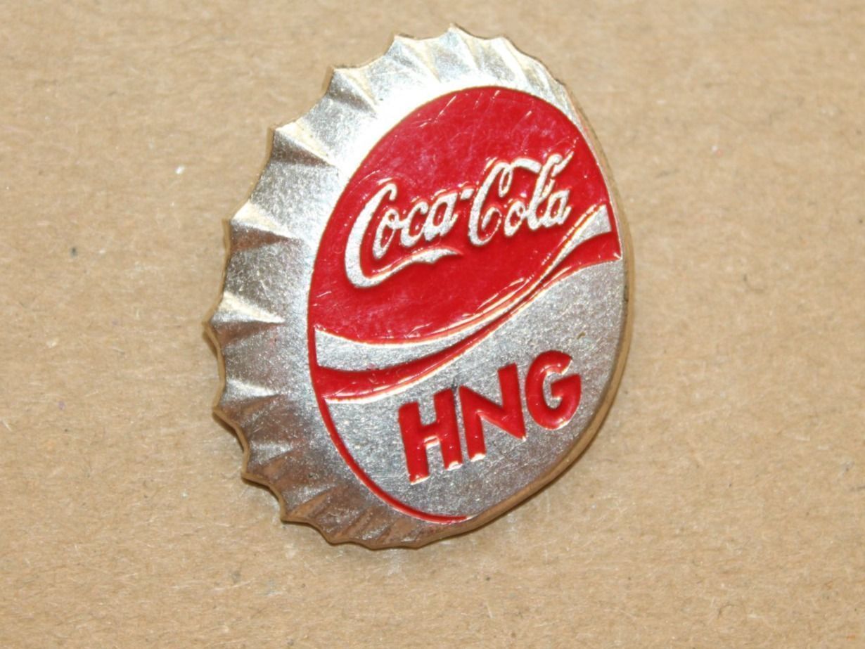 Coca-Cola Placchette & Badge: Pin Coca Cola HNG 925 Windi Winderlich Design – Usato da Kriens venduto da Wolly85