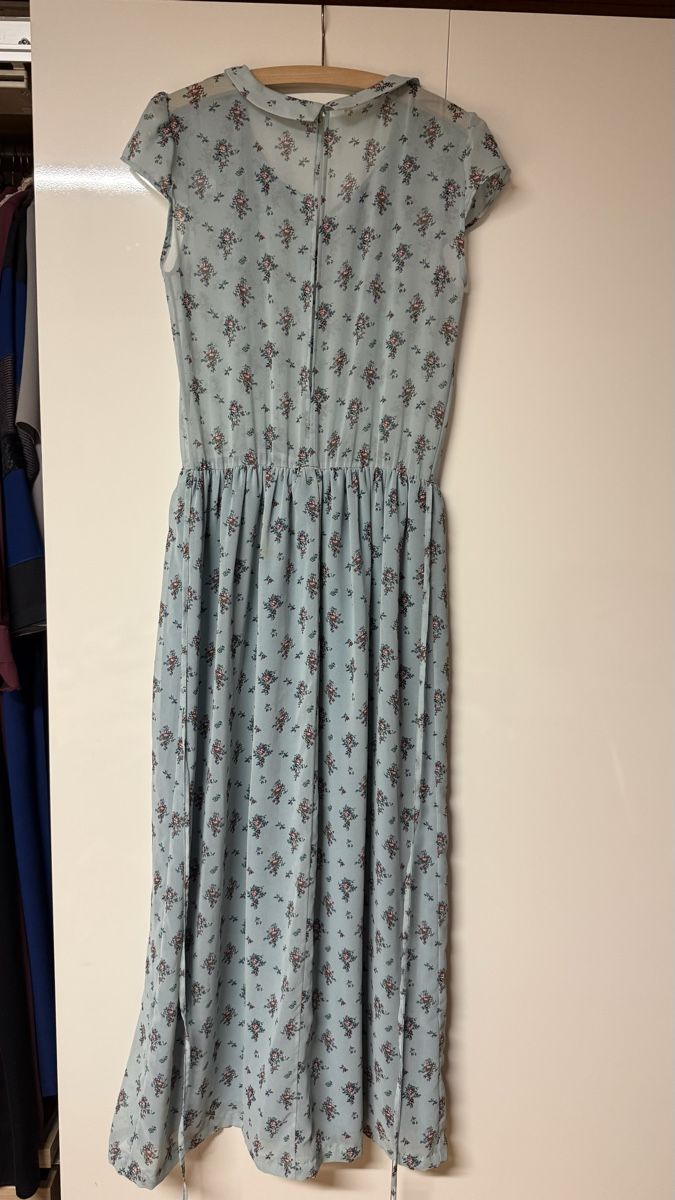 Robes: Kleid Blumenmuster Hellblau Grösse M Sommerkleid – Neuf (Voir description) à Haslen GL par rana04 4