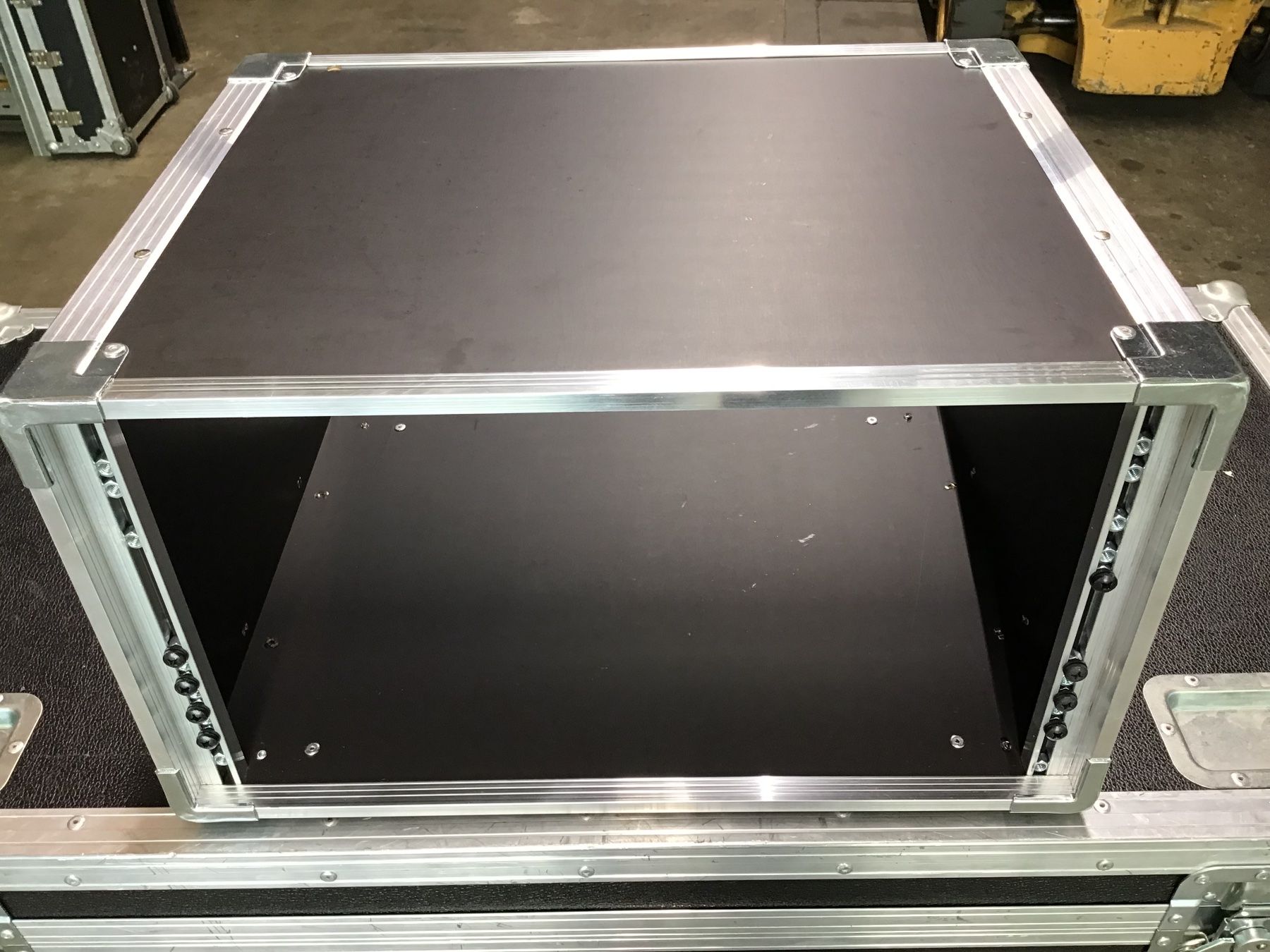 Altri accessori: 19 Zoll Rack 6 HE – Usato da Leuggern venduto da stagem