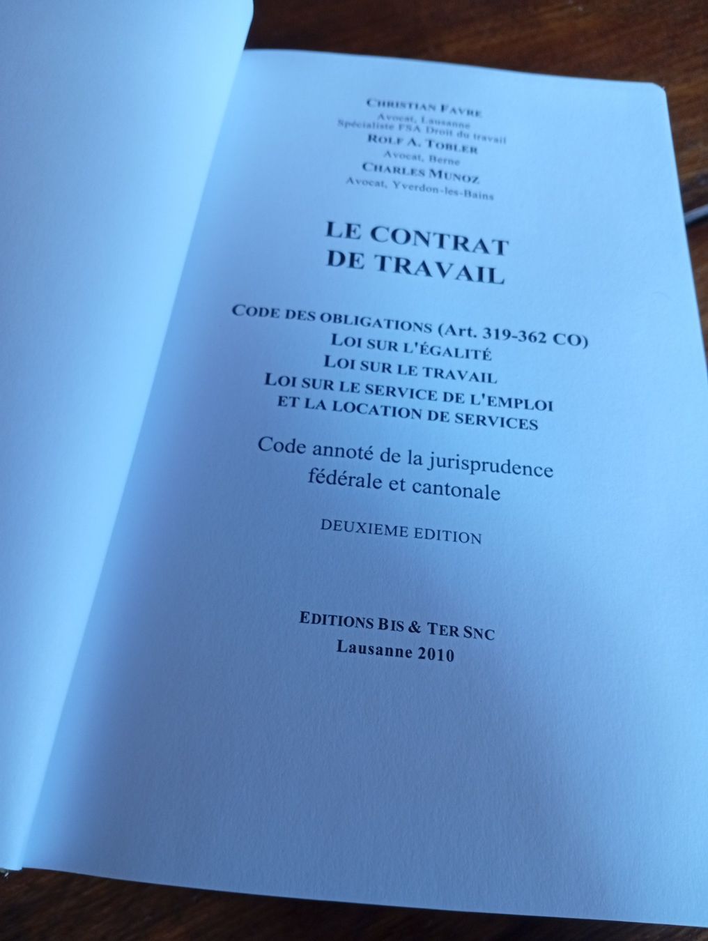 Libri: Le Contrat de Travail, Code Annoté – Usato da Perrefitte venduto da 36B 3