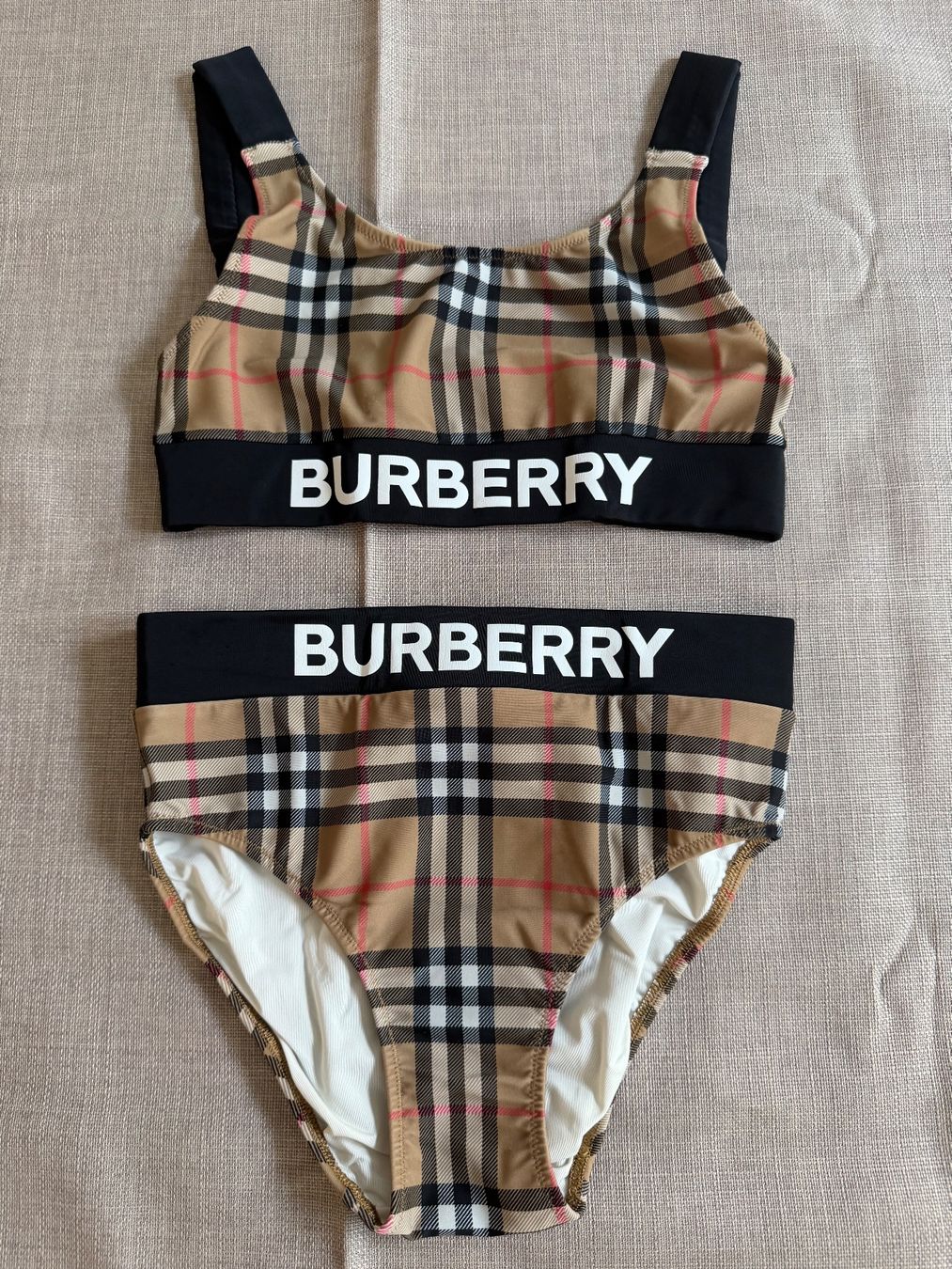 Burberry Costumi da bagno & Bikini: Burberry Bikini für Mädchen – Usato da Zollikofen venduto da Danijela1983