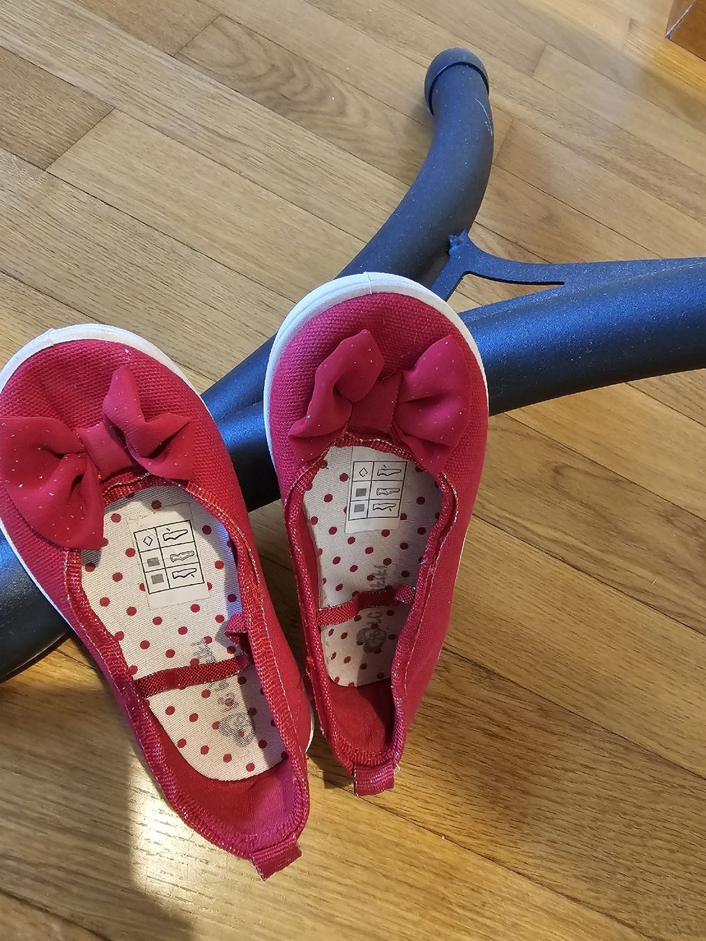 Scarpe per ragazze: Red Ballerinas – Nuovo (secondo la descrizione) da Cologny venduto da Selin34
