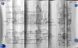 Zeichnungen von zwei Dampflokomotive und Radsätzen