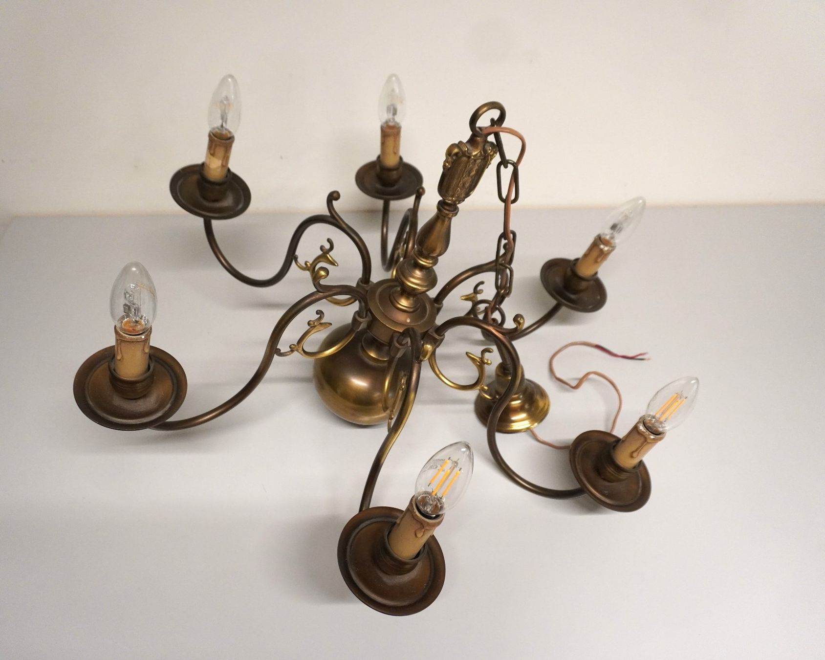 Lampadari & plafoniere: Vintage Messing Hängelampe mit Kerzendesign HE172 – Usato da Basel venduto da B.W.B. 1