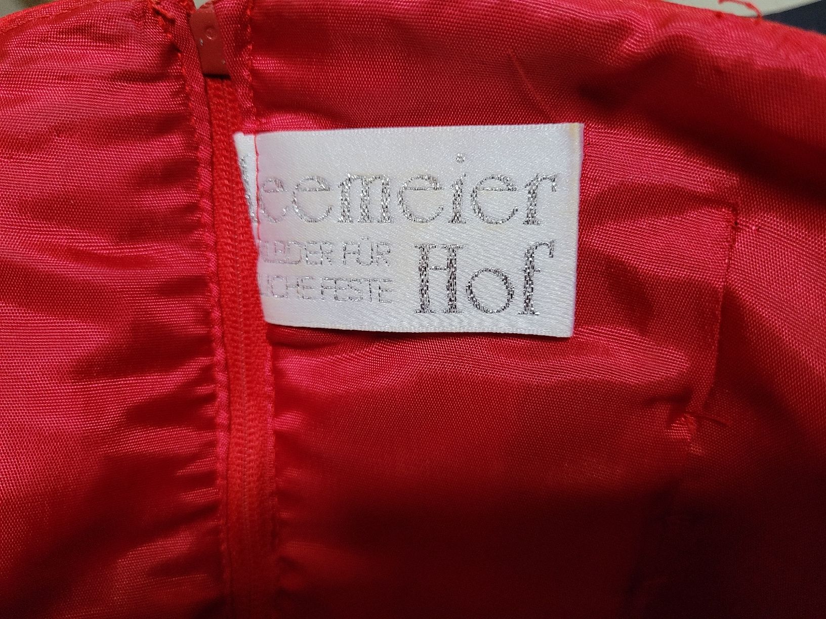 Kleider: Elegantes Abendkleid, rot gemustert, Gr. 36 – Neu (gemäss Beschreibung) aus Hofstetten BE von lis_tlt6 5
