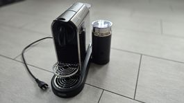 Nespresso Kaffeemaschine mit Milchaufschäumer –praktisch neu