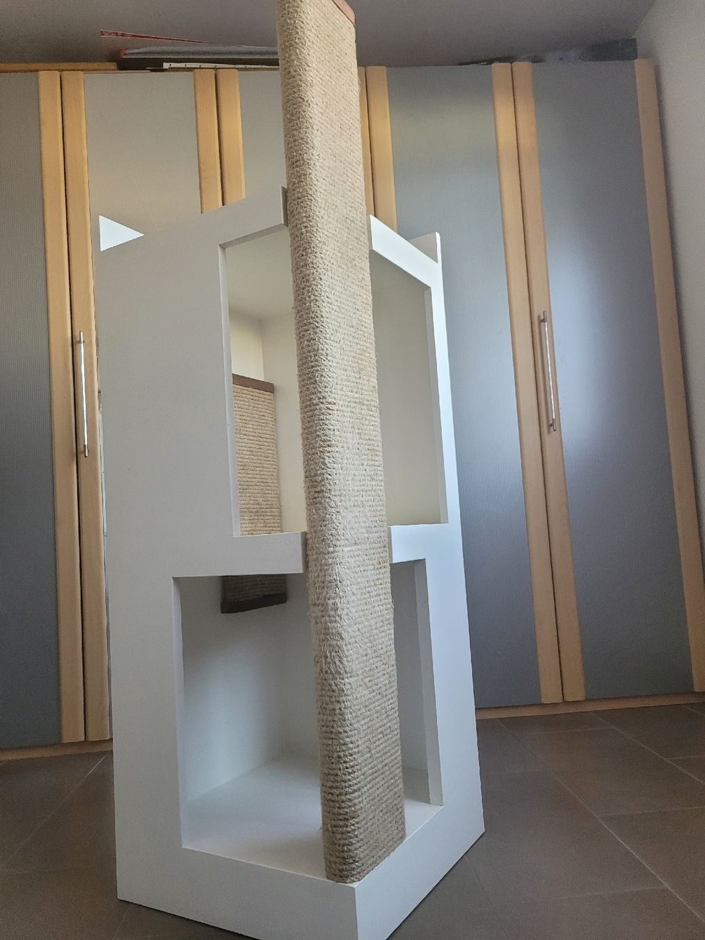 Katzenbaum - Kratzbaum: Katzenbaum, Unikat, Echtholz  – Gebraucht aus St. Ursen von pijtra