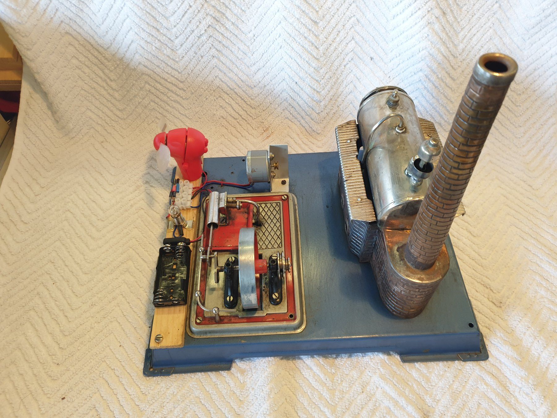 Wilesco Modellbausätze & Standmodelle: Wilesco D12 Dampfmaschine mit Generator und Extras – Gebraucht aus Wädenswil von verebe 6