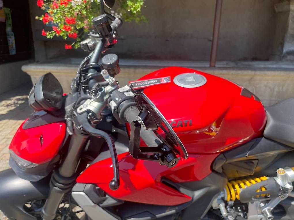 Ducati Strasse: Ducati Streetfighter V2 955 – Gebraucht aus Mollie-Margot von Danfly0 4