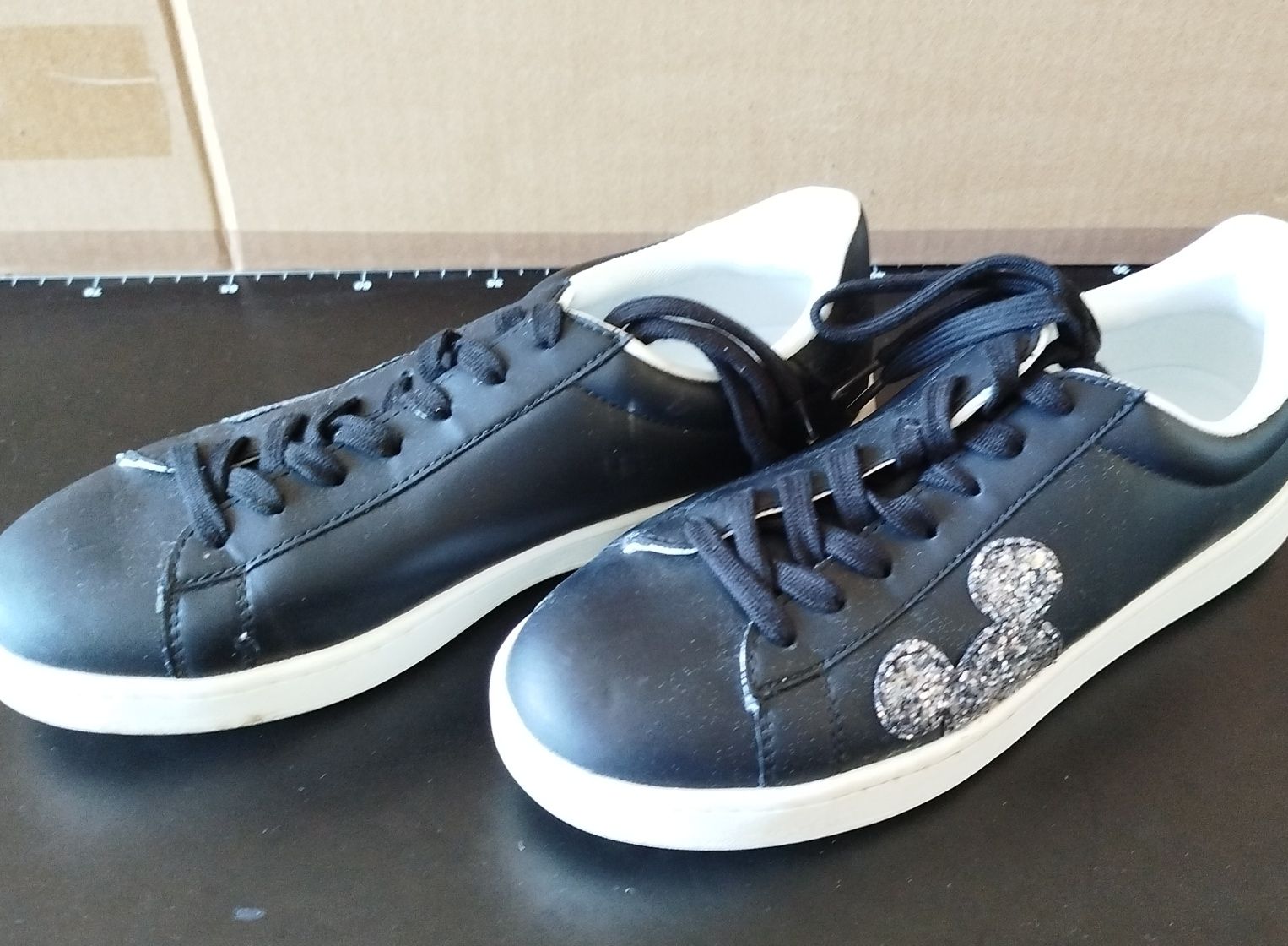 Damenschuhe: Schwarz Mickey Mouse Schuhe Grösse 40 gebraucht – Gebraucht aus Rümlang von kpw_t955