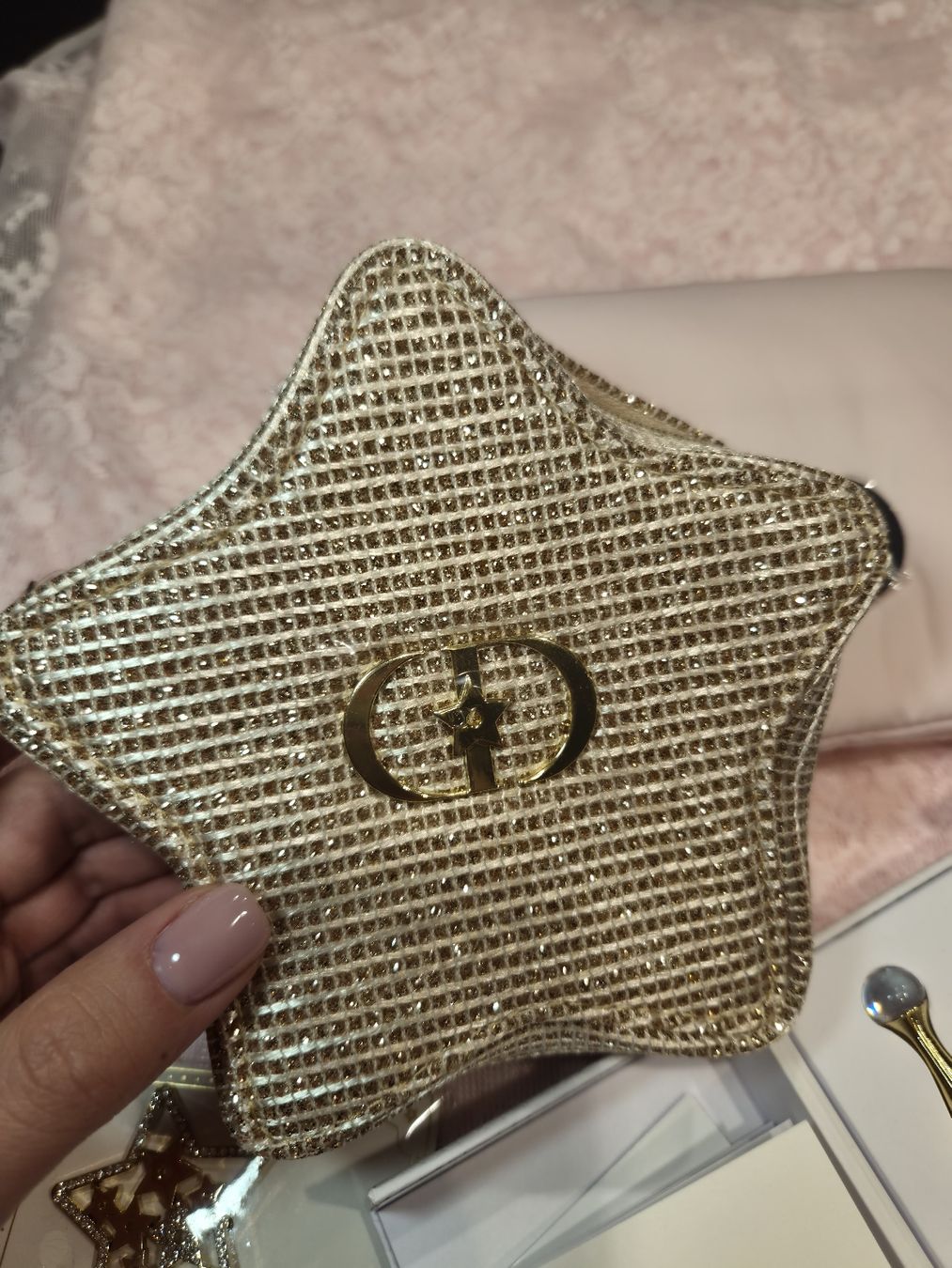 Dior Accessori per capelli: Dior Gifts Set – Nuovo (secondo la descrizione) da Thun venduto da inuyasha93 2