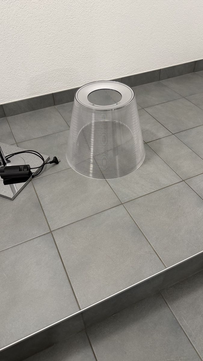 Flos Lampade: Lampe Flos  KTribe Floor de Philippe Starck – Usato da Fully venduto da Pneo 3