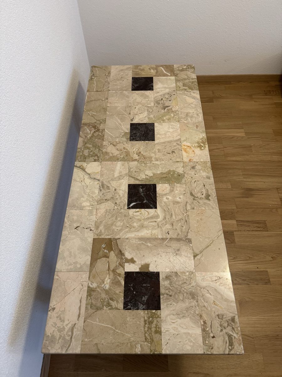 Tische: Massiver Marmor Salontisch mit schmiedeisernem Tischgestell – Gebraucht aus Bern von tetraodonnie 2