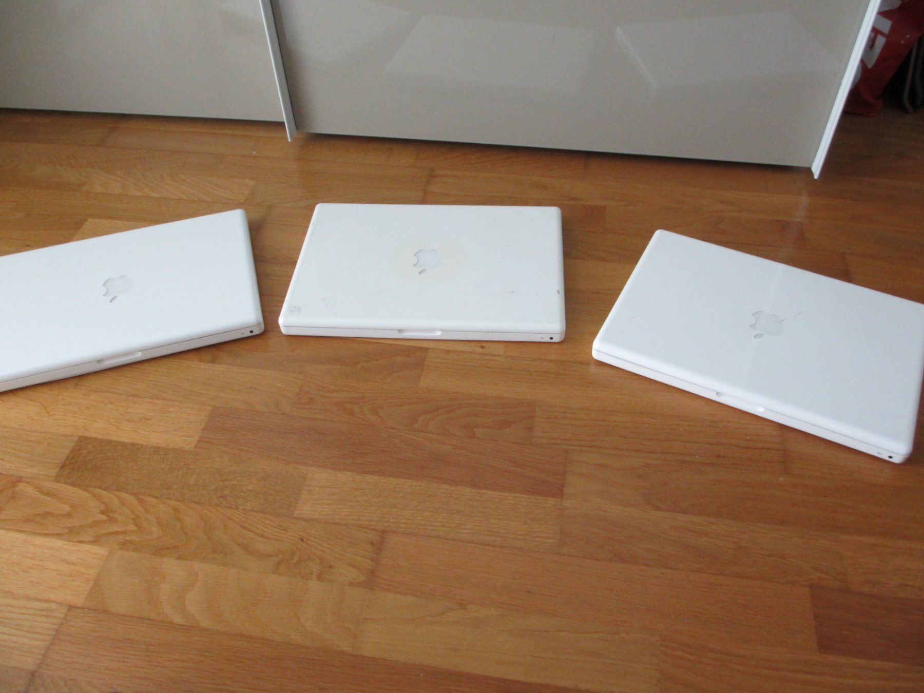 Apple Notebook: 3 MacBook Model: A1181 – Difettoso da Sargans venduto da Morisson1