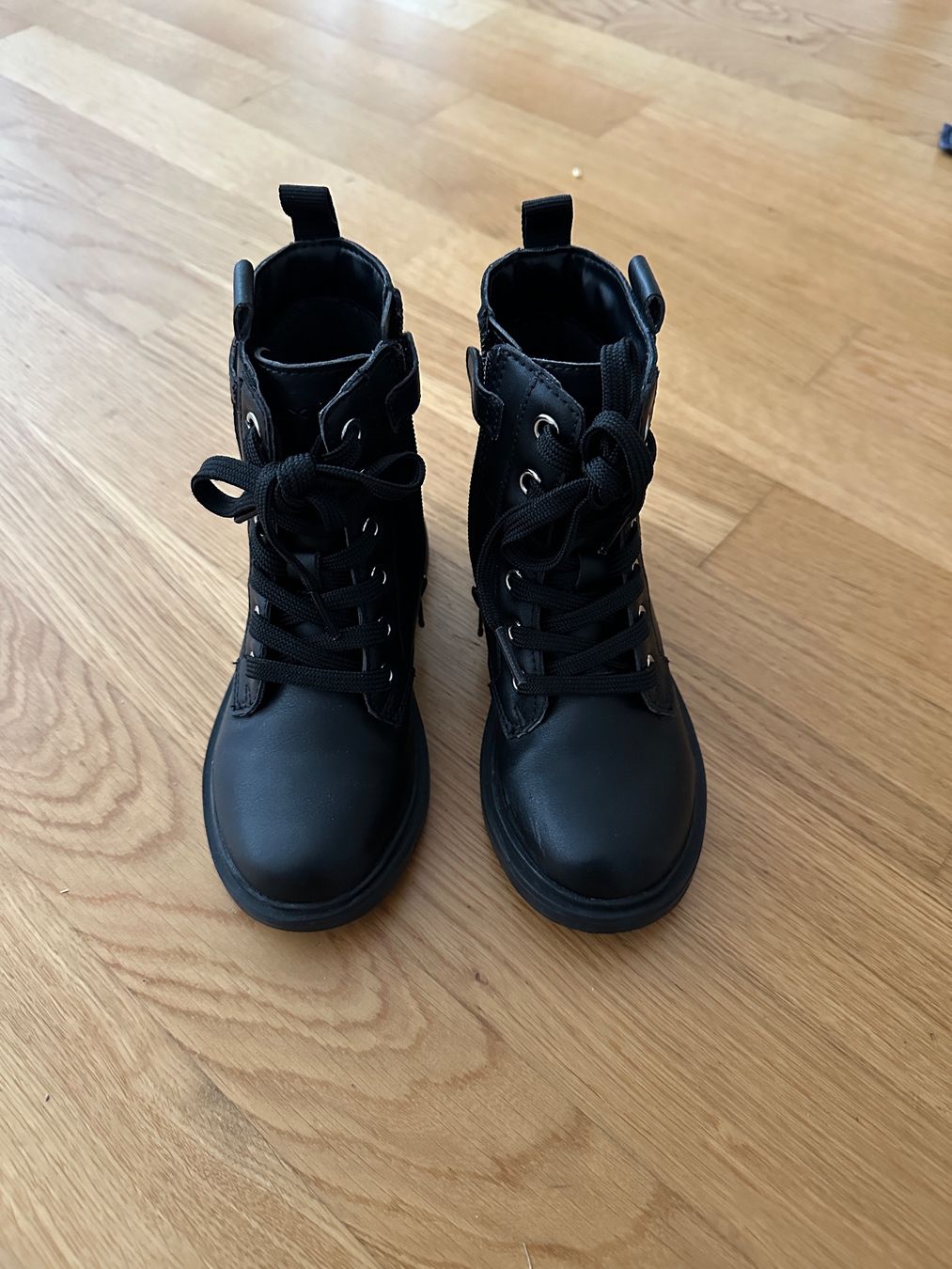 Geox Scarpe per ragazze: Geox Stiefel Gr. 28 – Usato da St. Moritz venduto da dferrarini