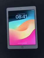 Apple iPad Tablet mit Tastatur und Hülle neuwertig 