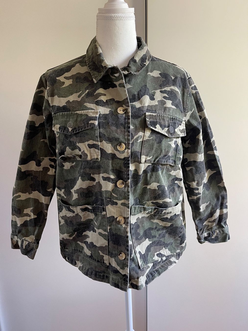 Jacken: Veste camouflage verte – Gebraucht aus Sion von edelweissse