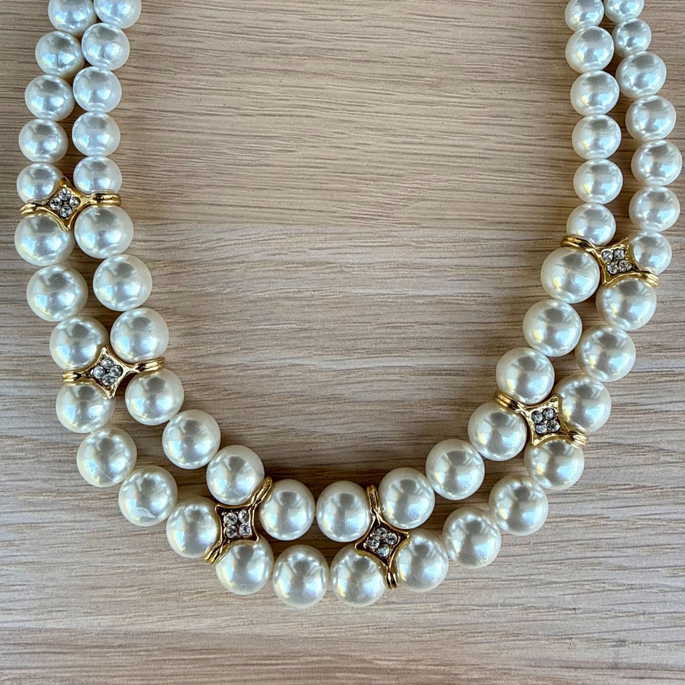 Catenine: Collier double rangs perles blanches et strass dorés – Usato da Thônex venduto da Suisse.Shopping 7