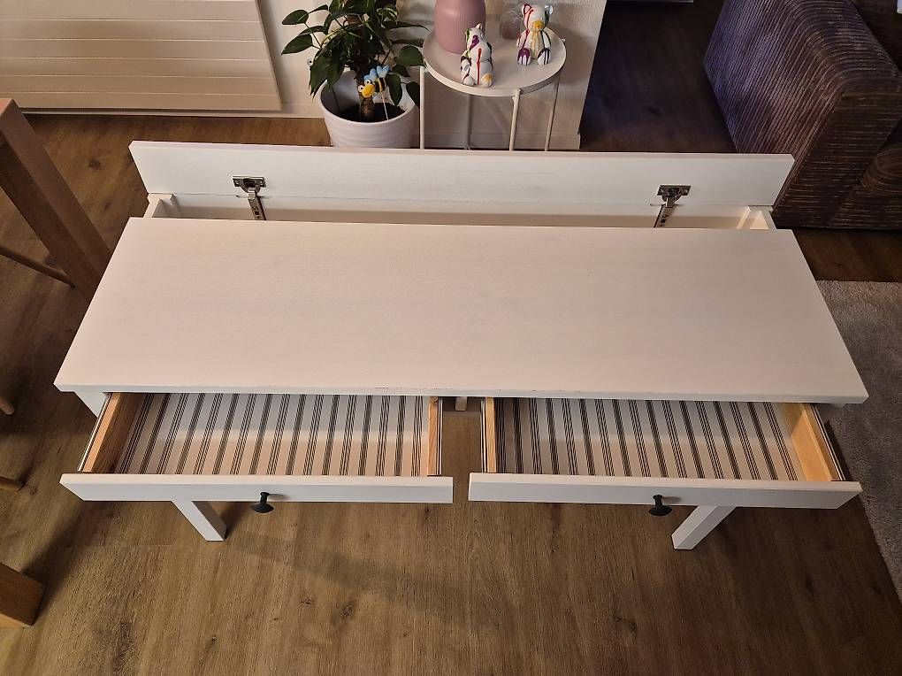 Schreibtische: Weisses Pult, IKEA – Gebraucht aus Spreitenbach von saskia.merkli