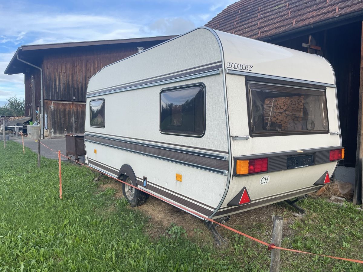 Rimorchi: Umgebauter Wohnwagen mit neuen Matratzen – Usato da Goldingen venduto da Wolfi04