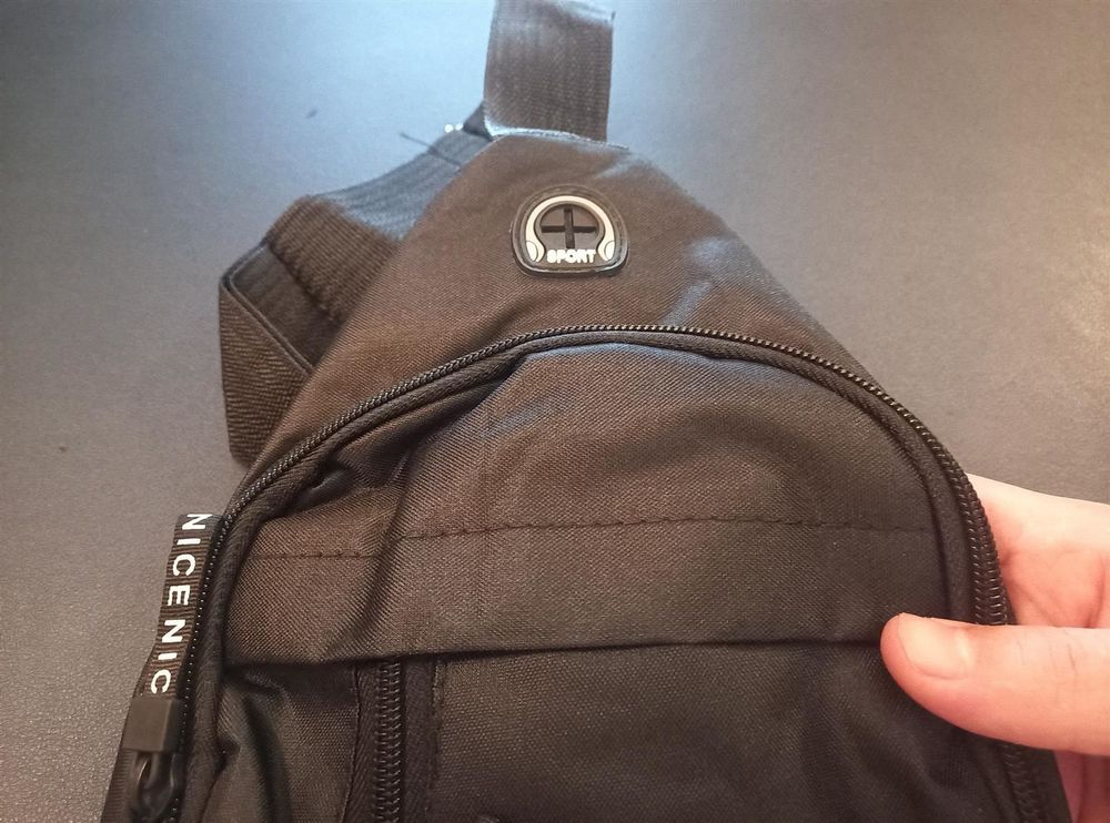 Borse: Schwarze Umhängetasche USB / Sacoche bandoulière noir USB – Nuovo (secondo la descrizione) da Lausanne venduto da novastoris 2