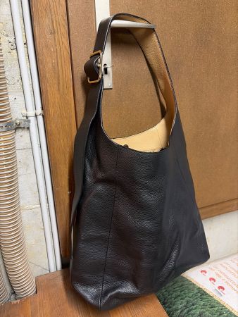 COS Leder-Schultertasche