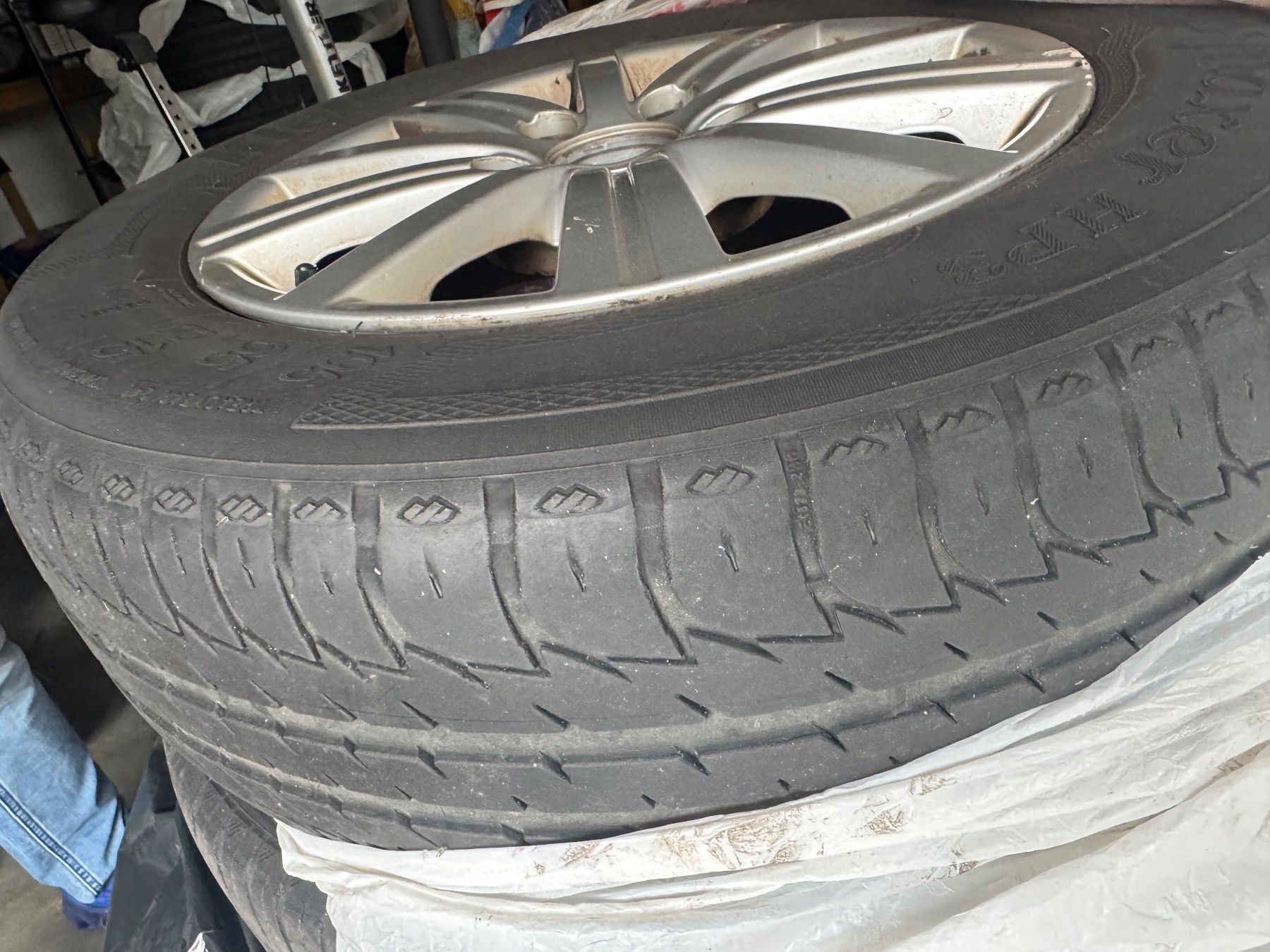 Pneux vw avec jantes pas beaucoup utilisé (D'occasion) à Payerne pour ...