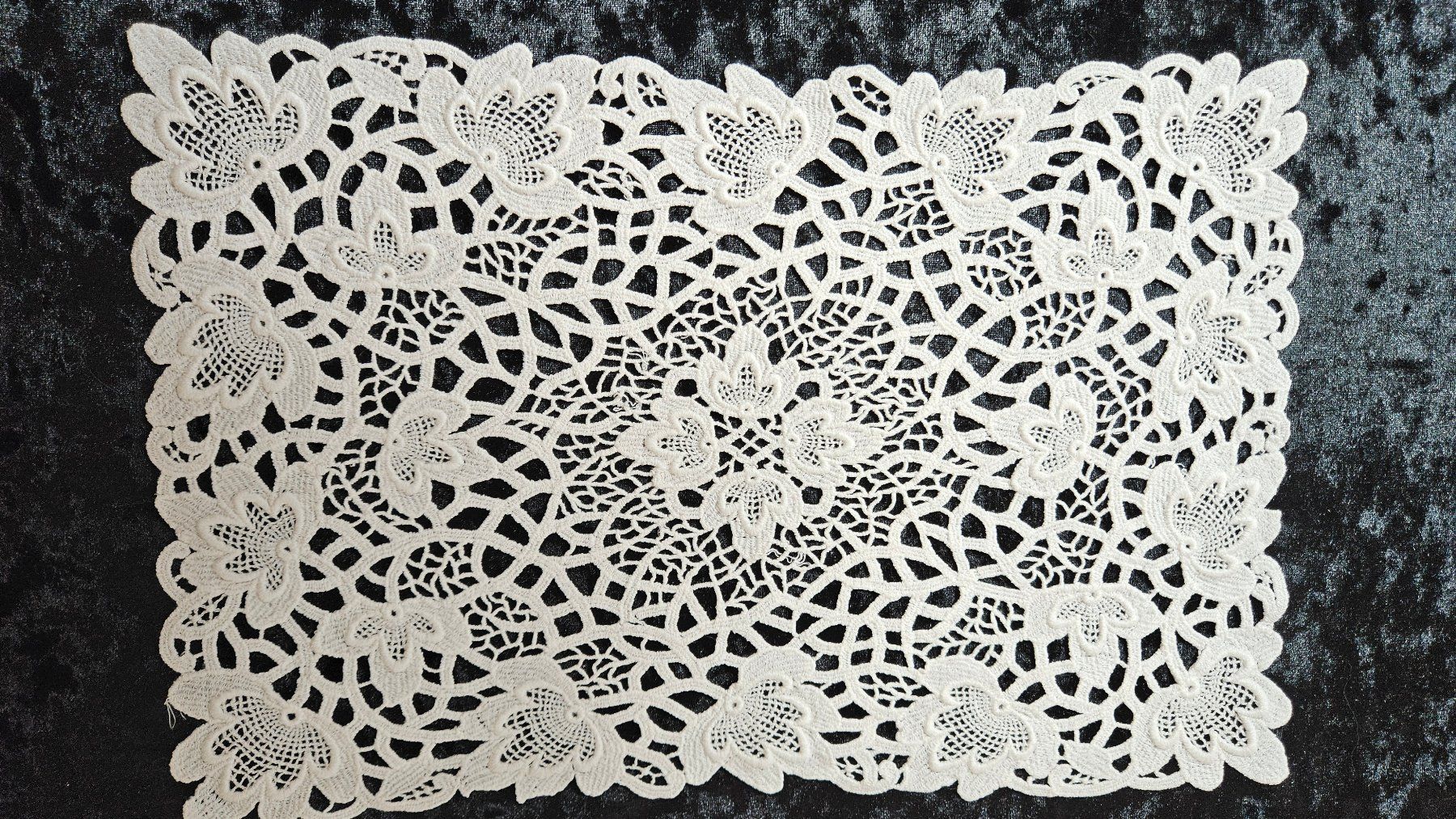 Sottobicchieri: Edles Spitzendeckeli, neuwertig, Ecruweiss 35x22 cm – Usato da Gossau ZH venduto da LeoniesDeko