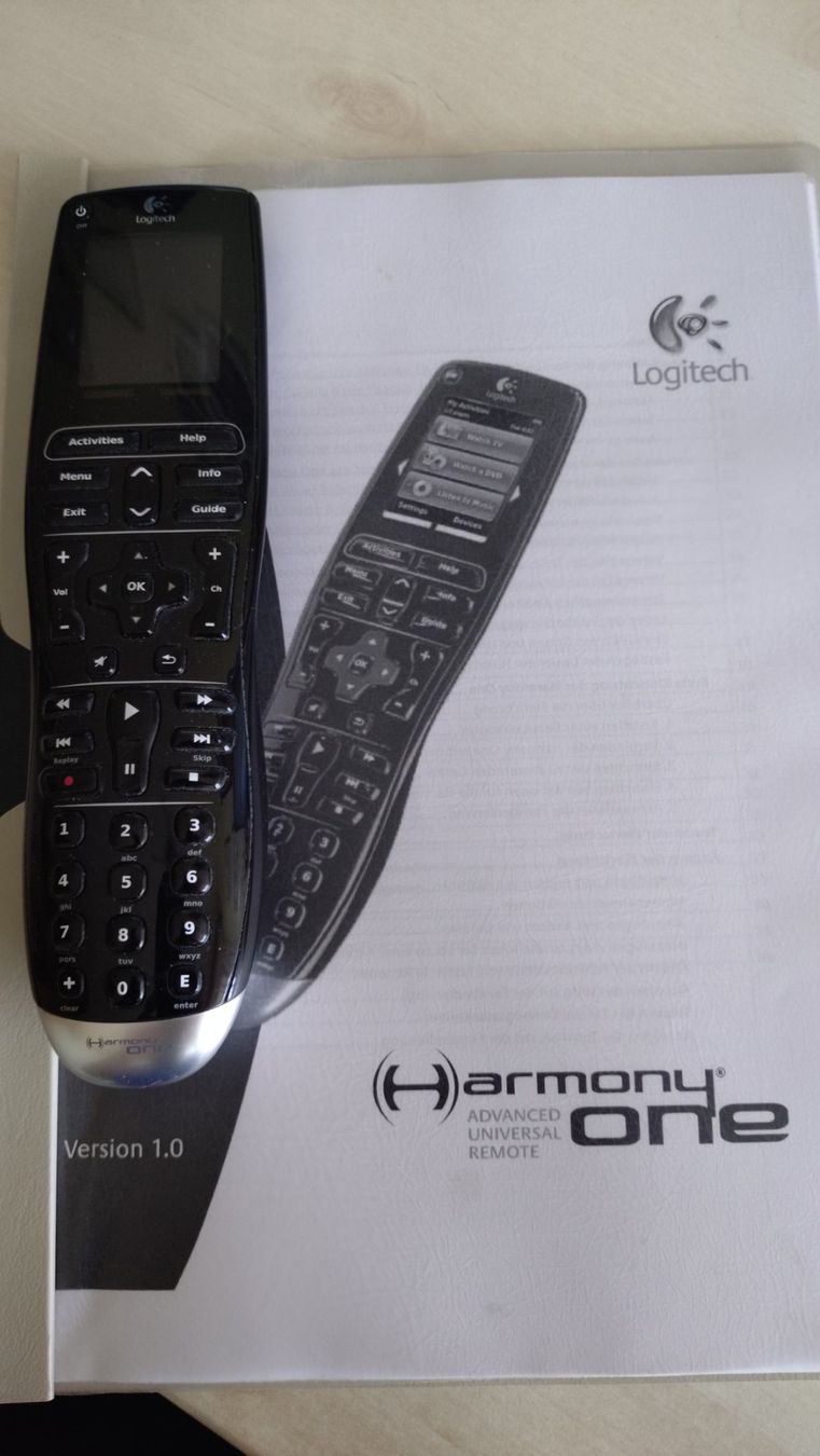 Logitech Fernbedienungen: Logitech Harmony One Universalfernbedienung – Gebraucht aus Beringen von UB-01 1