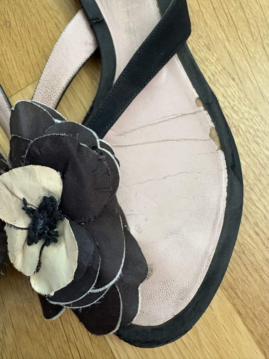 Chanel Scarpe da donna: Chanel Sandalen Flip Flops – Usato da Bern venduto da LoveVintageY2K 1