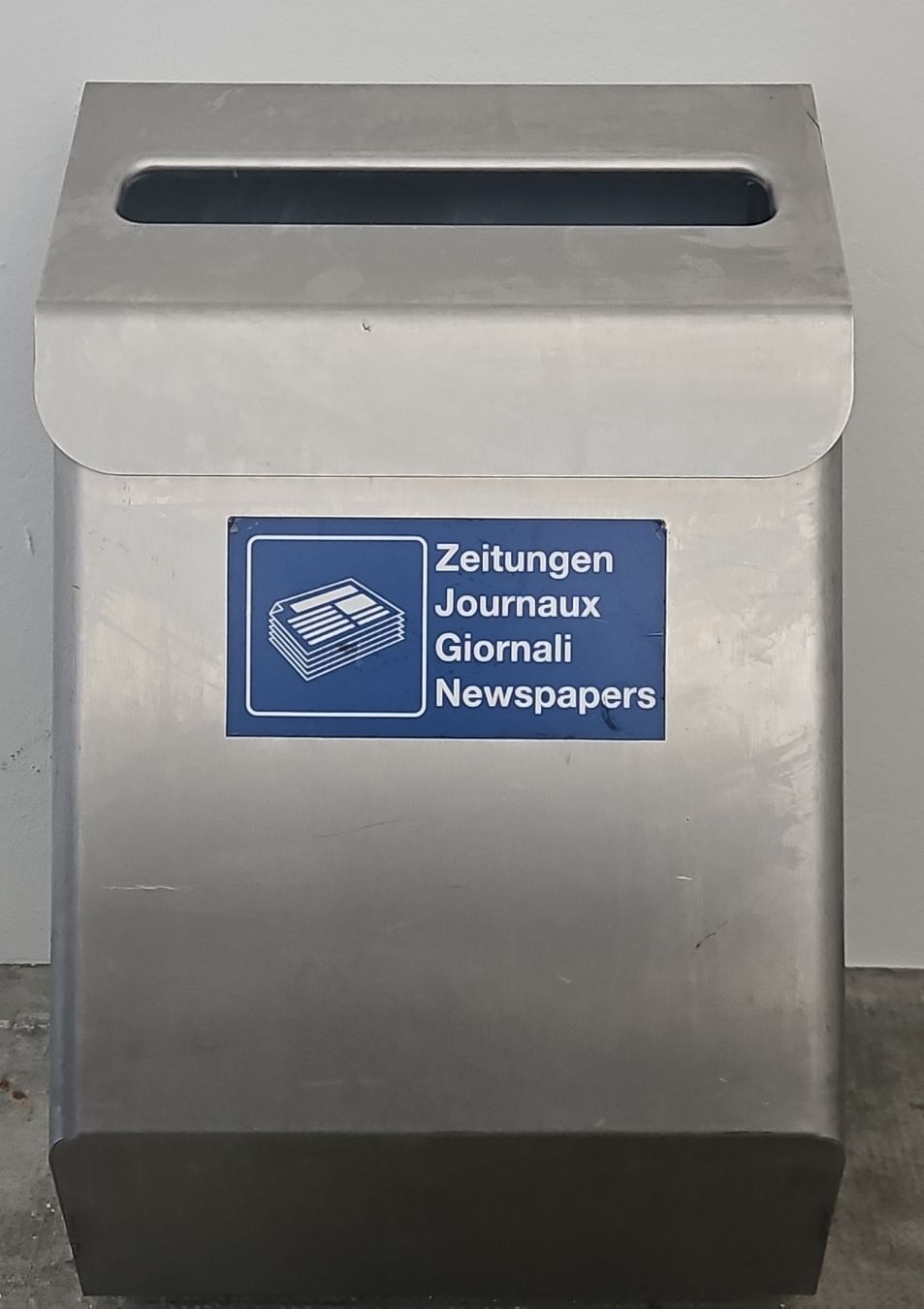 Tutte le decorazioni: SBB Papierkorb – Usato da Biel-Benken BL venduto da JanFlu