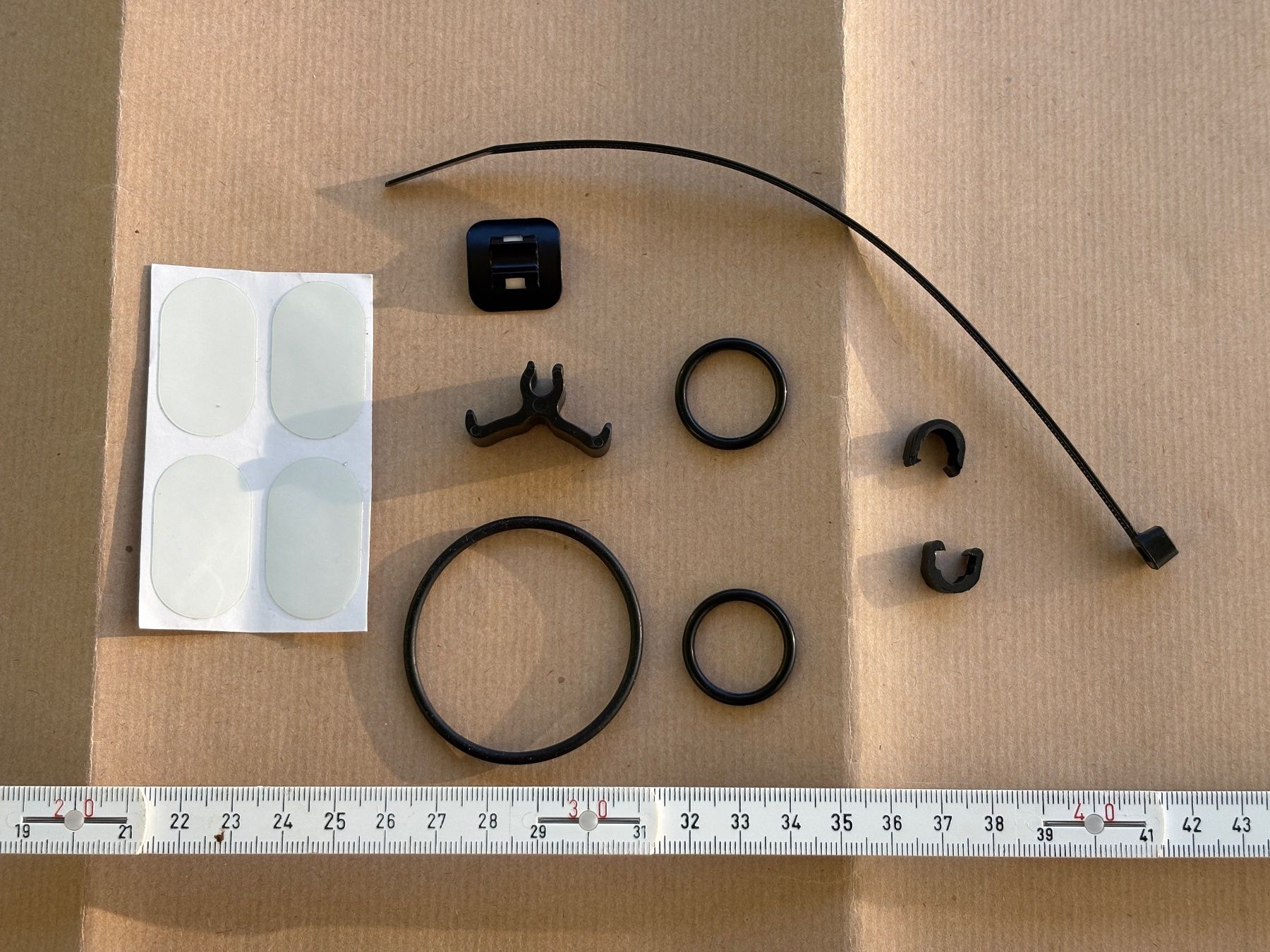 Altro Materiale elettrico: Kabelhalter Set schwarz neuwertig – Nuovo (secondo la descrizione) da Wettswil venduto da Aricola 1