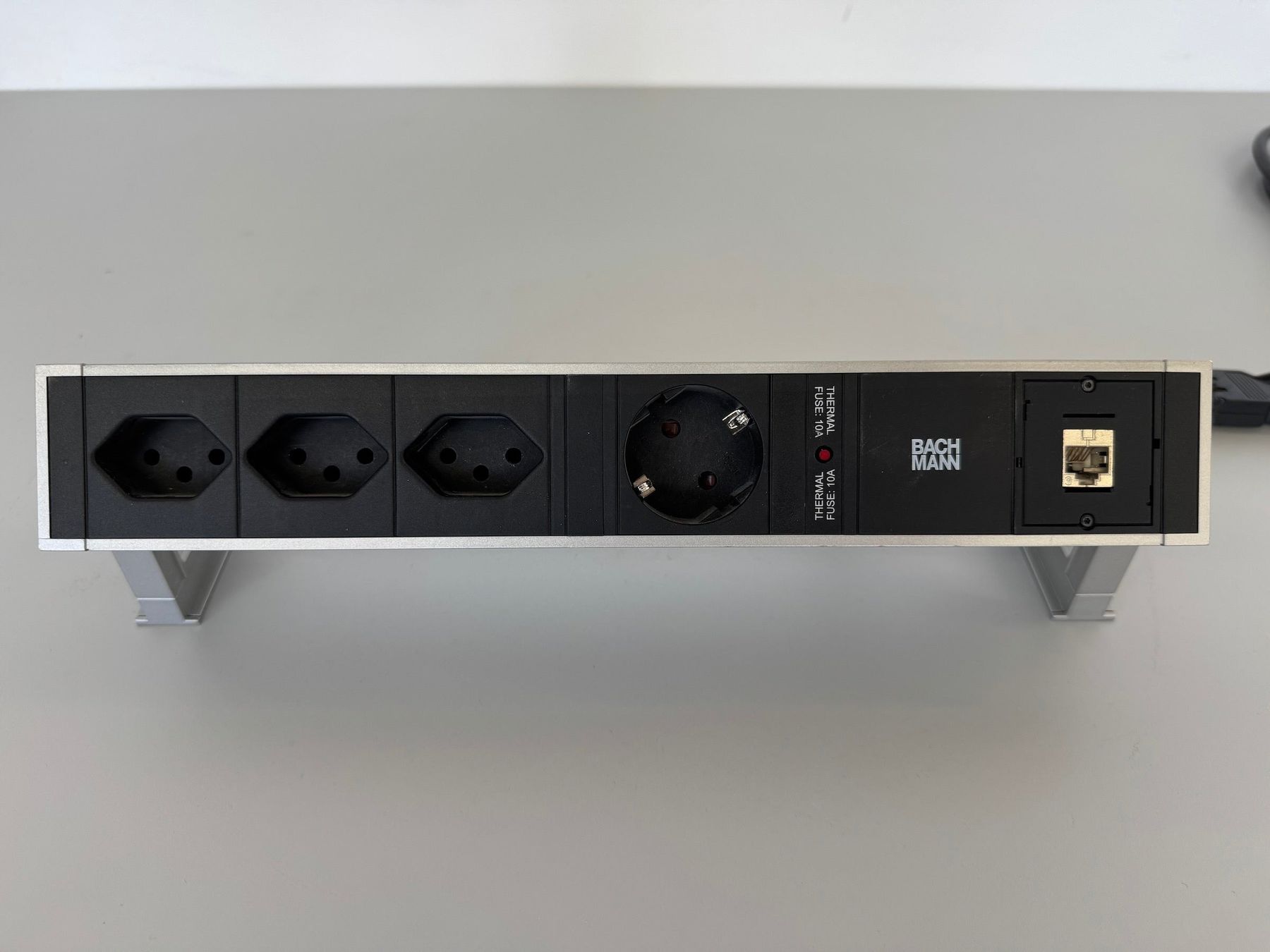 Alimentazione elettrica: Bachmann Mehrfachstecker Desk 2 – Usato da Schönenwerd venduto da mcofficeshop 4