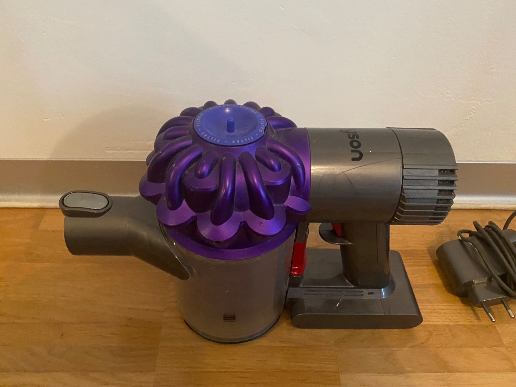 Dyson Staubsauger & Zubehör: Dyson - Staubsauger mit Ladekabel – Defekt aus Rotkreuz von mia_dc2r 2
