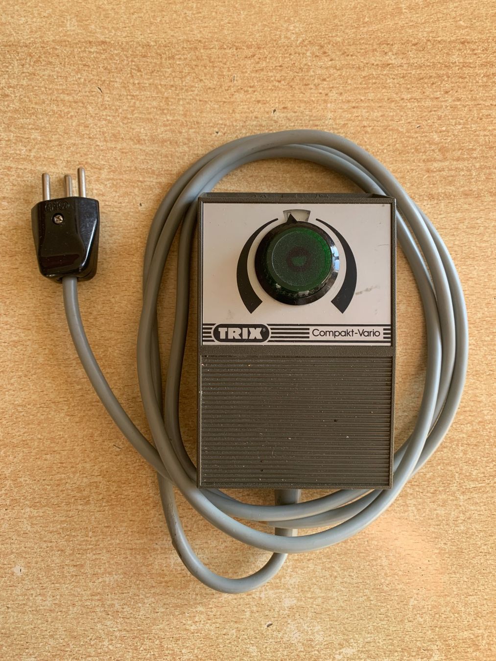 Trix Modellini di ferrovie: Trix Compact Vario Fahrregler / Transformator – Usato da Flums venduto da finn1975