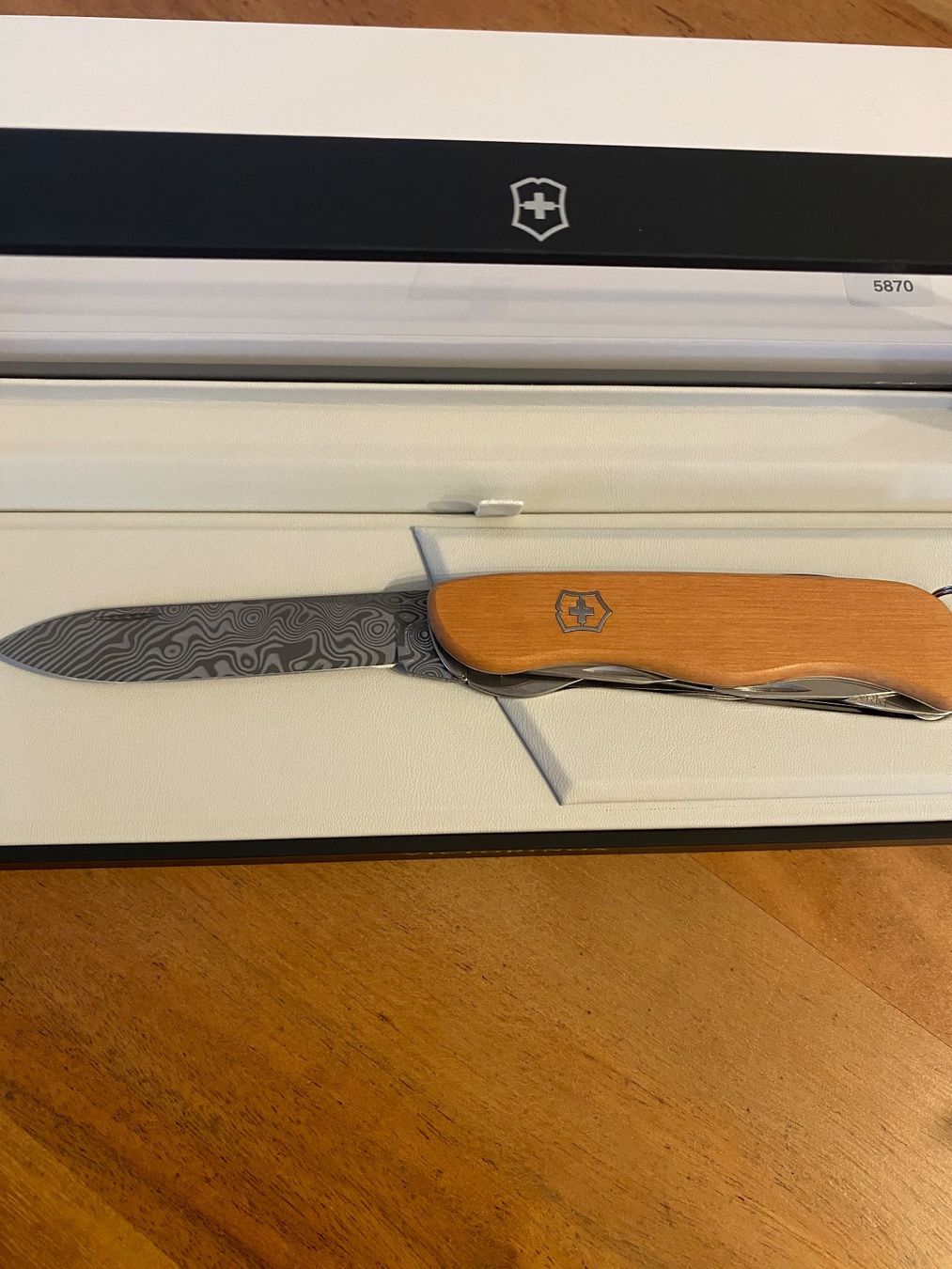 Victorinox Zubehör: Limitiertes Damastmesser 2022 – Neu und originalverpackt aus Matten b.Interlaken von steffi020 1