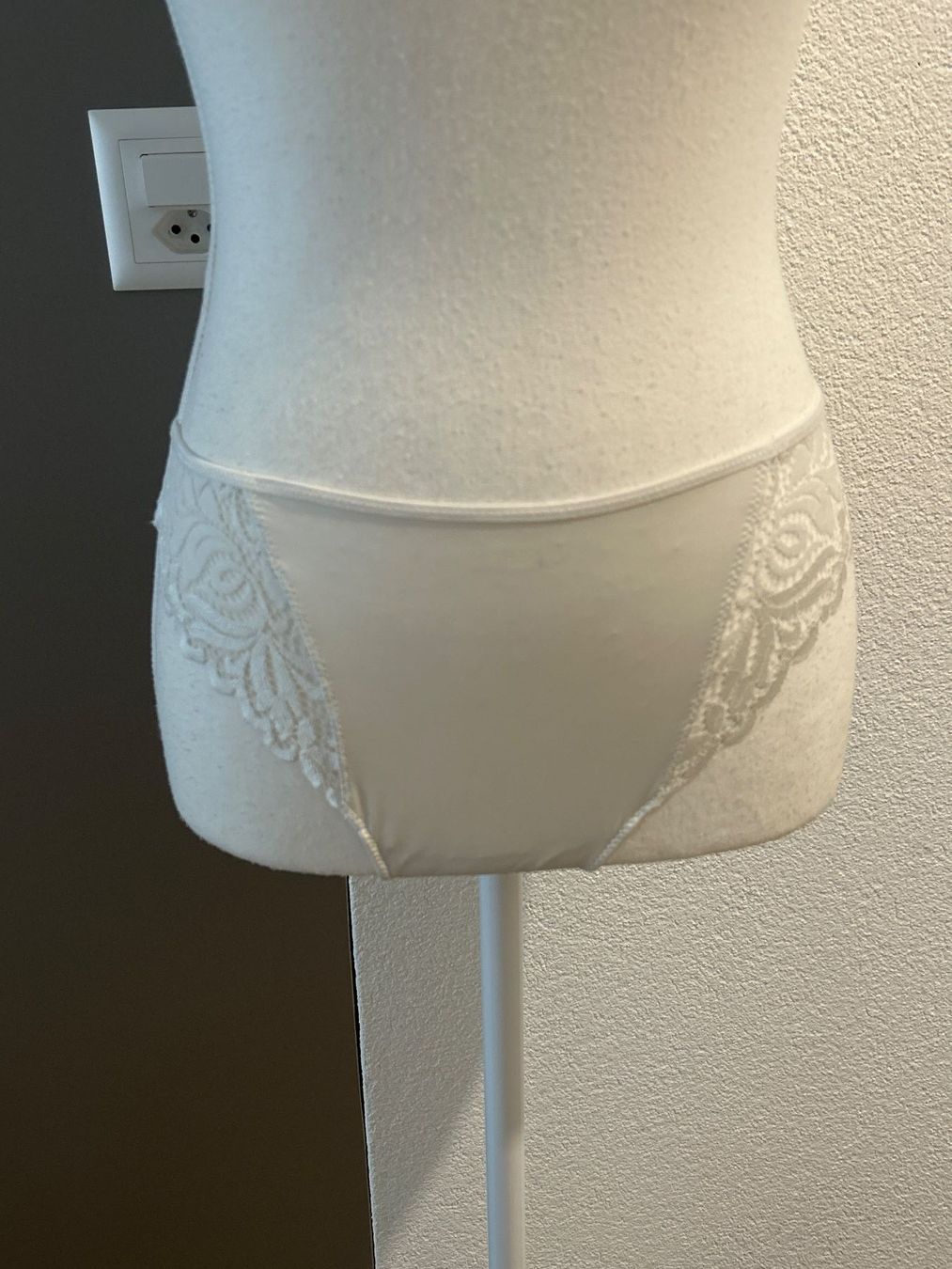 Sonstige Unterwäsche: Damen Slip nature mit Spitzen – Neu (gemäss Beschreibung) aus Brunnen von Nala2929