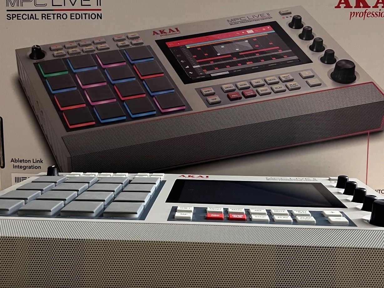 Akai Musikinstrumente: Akai MPC Live II Special Retro Edition – Neu (gemäss Beschreibung) aus Basel von  2