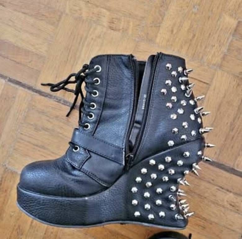 Scarpe da donna: Chaussures marque Demonias – Usato da Cossonay-Ville venduto da Retsuko