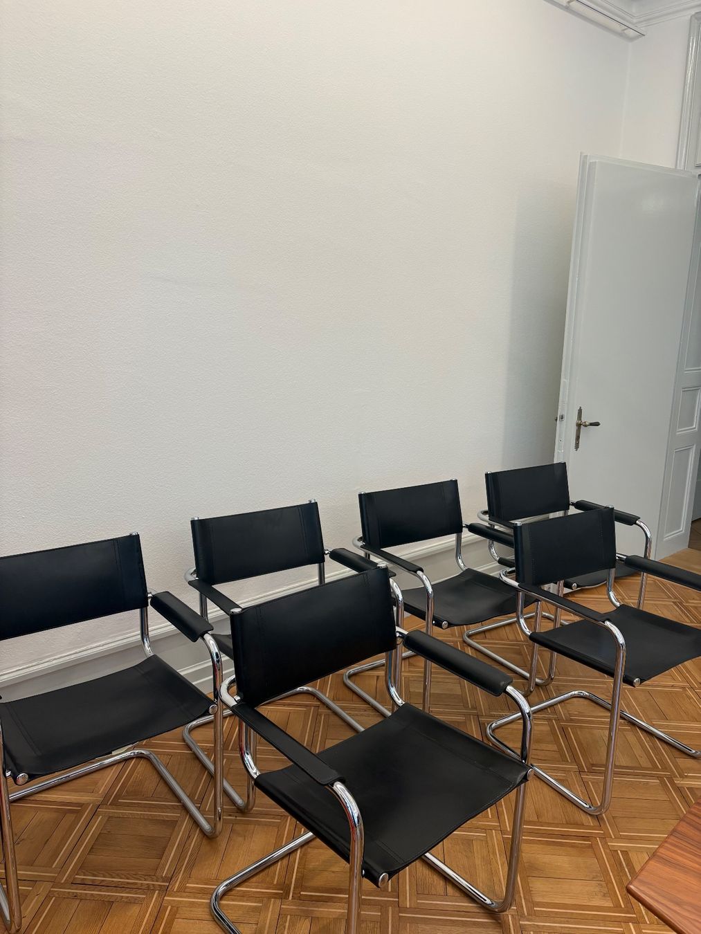 Stühle: 6 Freischwinger-Stühle aus Leder und Chrom – Gebraucht aus Zürich von BGPZH