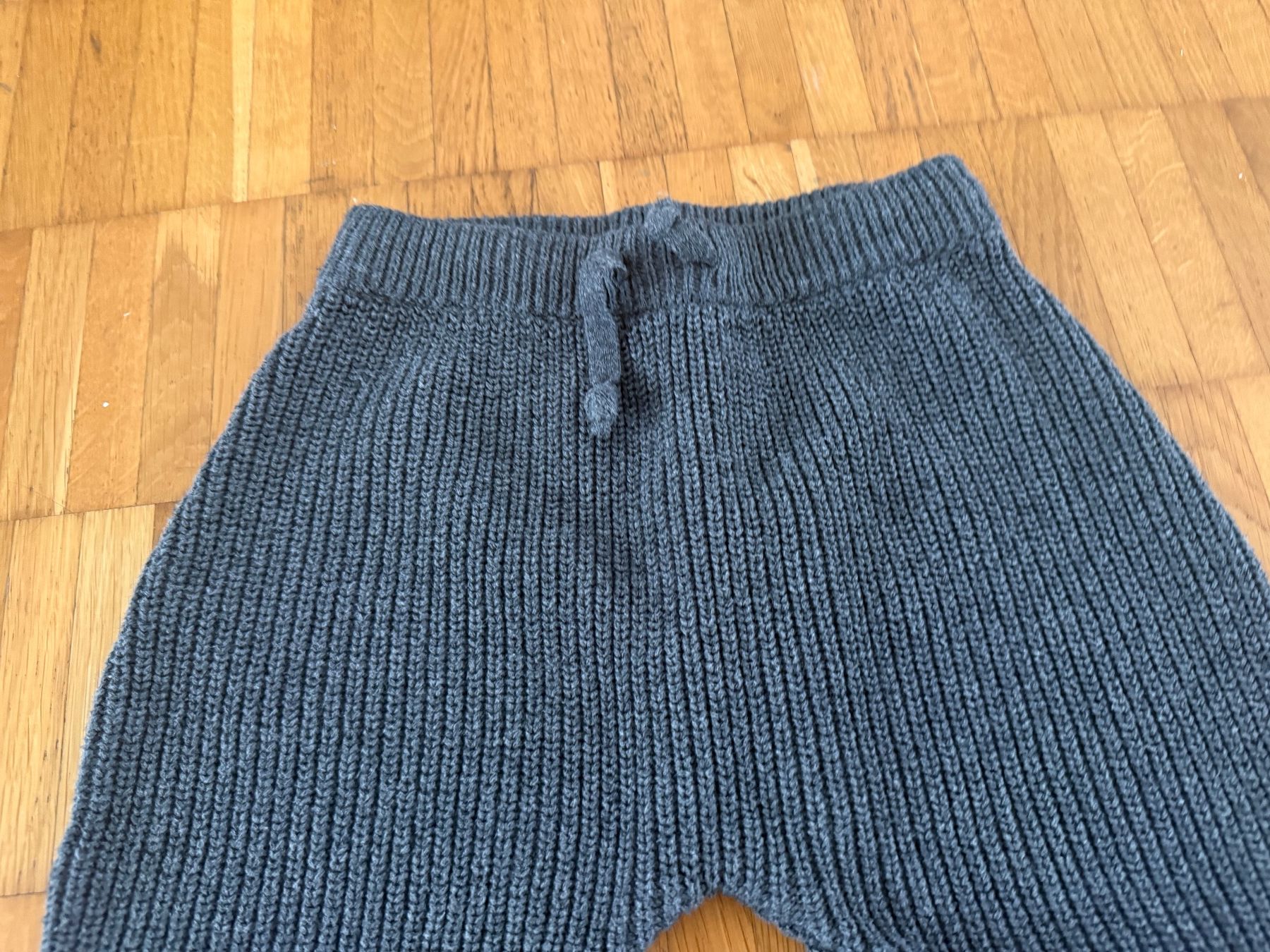 H&M Pantaloni: H&M Hosen Gr 92 – Nuovo (secondo la descrizione) da Richterswil venduto da Eunoia85 1
