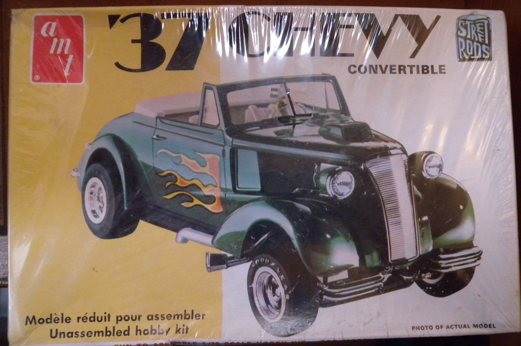 AMT/ERTL Modellini d'auto: AMT '37 Chevy Cabriolet Modellbausatz – Nuovo e nell'imballaggio originale da Hauenstein venduto da davia72