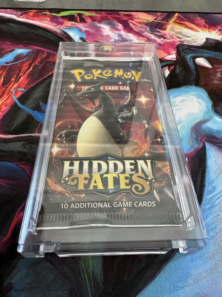 Pokémon Sammelbilder & Trading cards: Pokemon Booster Hidden Fates Englisch Charizard – Neu und originalverpackt aus Allschwil von ben_wx2d